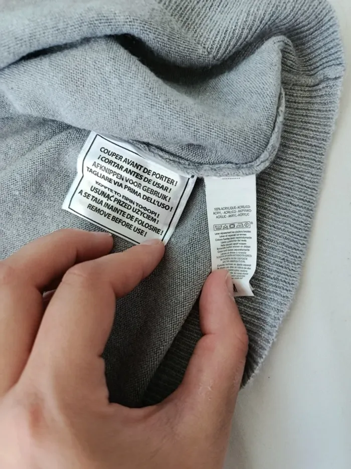 Joli pull col V gris coupe large femme taille M. Tout doux - photo numéro 4