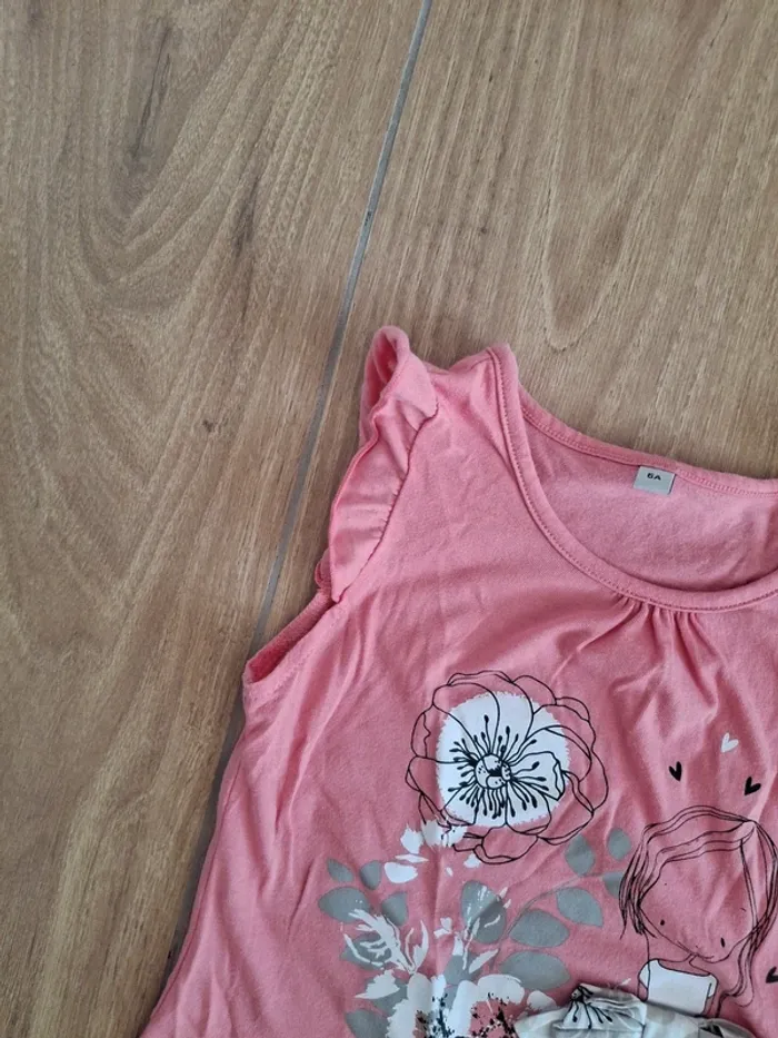 T-shirt sans manche 6 ans très bon état - photo numéro 3