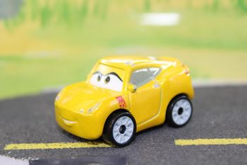 Disney Pixar mini racer Cruz Ramirez