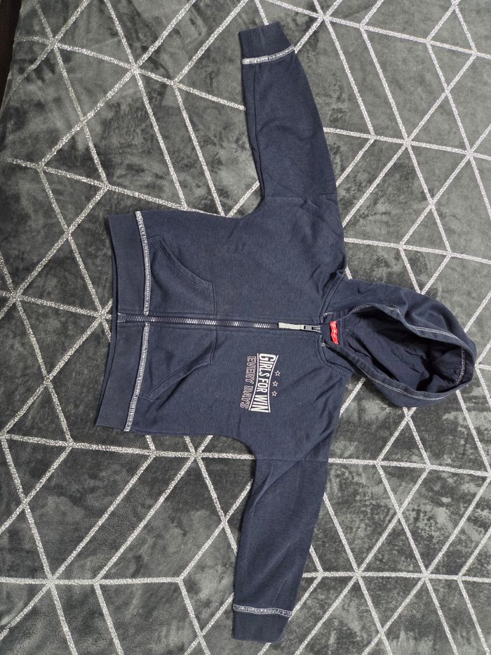Veste à capuche 5 ans - photo numéro 2