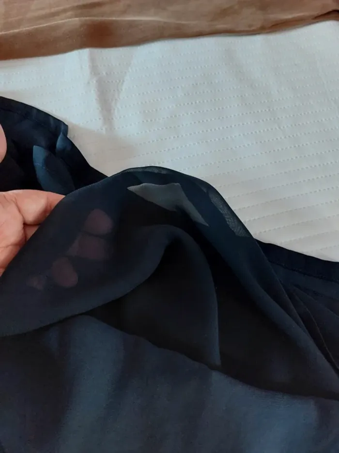 Jolie robe satinée noire - photo numéro 8