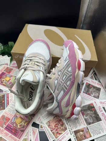 Baskets ASICS GEL-NYC roses pointure 40