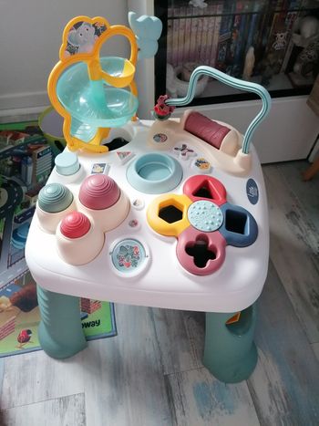 Table d'activité d'éveil et sensoriel