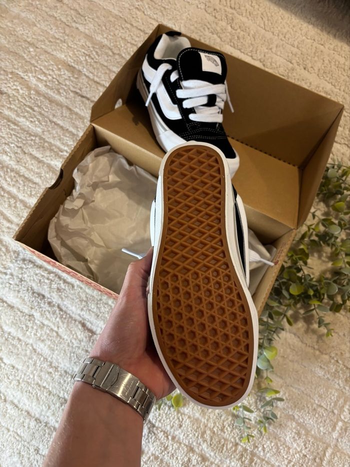 Vans Knu Skool Noir et Blanche - Neuve - Taille 36.5 Femme - photo numéro 5
