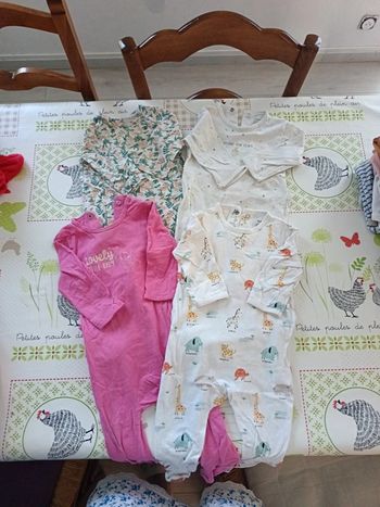 Lot de 4 pyjamas léger 9 mois