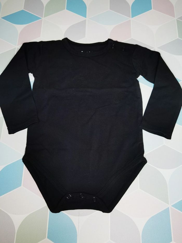 D3879 - lot de 2 bodies fille 12 mois - photo numéro 3