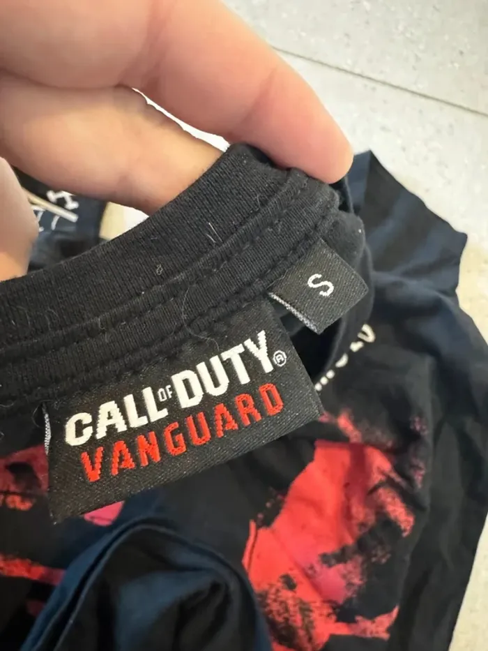 T-shirt Call Of Duty Vanguard, taille S, très bon état - photo numéro 2