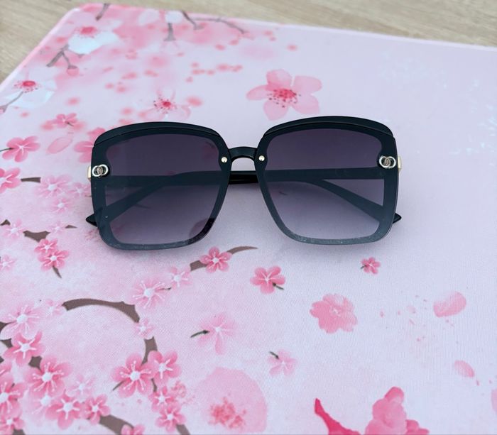 Lunettes noires Shein