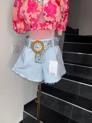 Magnifique Short grosse boucle neuf