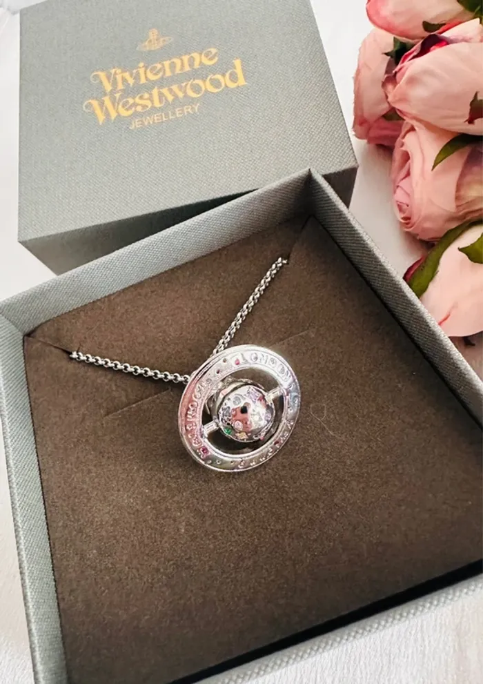 🪐Collier Vivienne Westwood Orbite argenté avec étoiles colorées - photo numéro 2