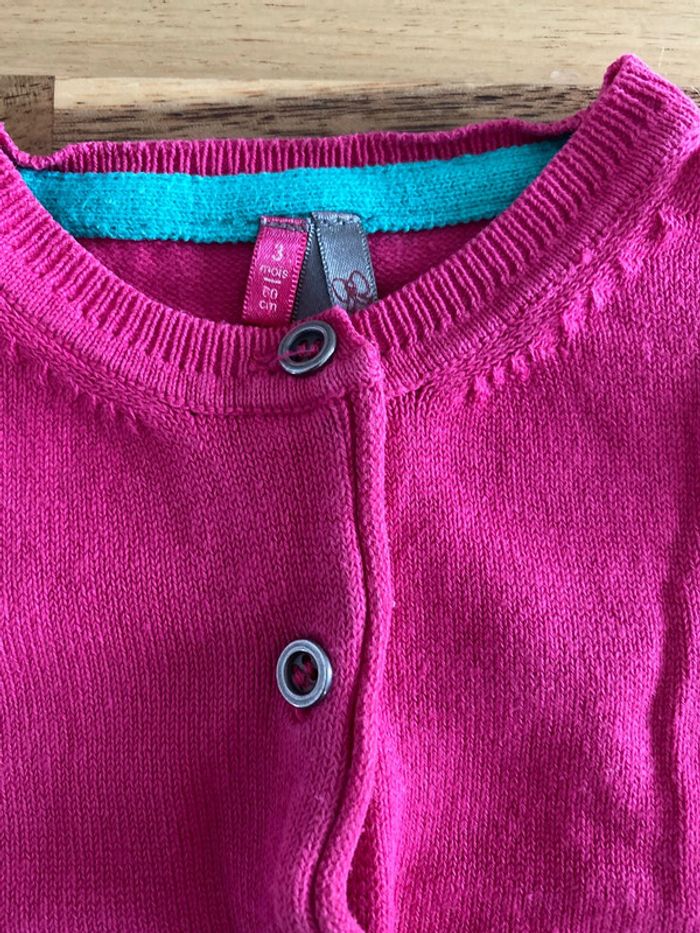 Lot de gilets et un t-shirt - photo numéro 6