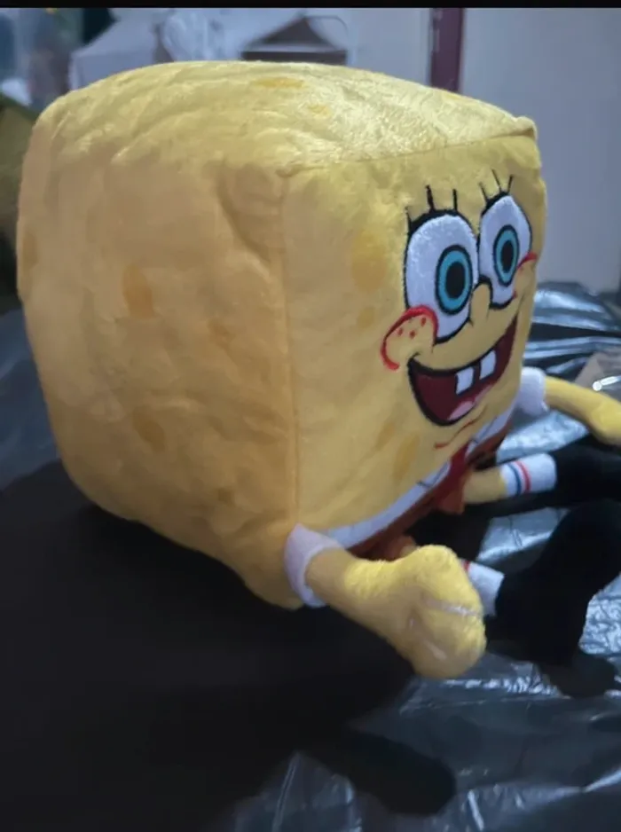 Peluche bob l éponge carré - photo numéro 2