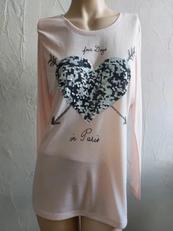 T-shirt rose avec motif cœur à paillettes Taille M