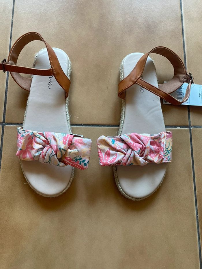 Sandales fille taille 36 neuves - photo numéro 2