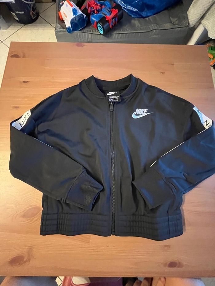 NEUF!!!! (non portés) 🥰😍🤩SUPERBE survêtement MIXTE 8 ans NIKE (prix ferme)⚘️⚘️🤩🤩 - photo numéro 2
