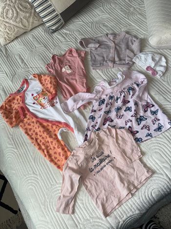 Lot vêtement 6 mois fille très bon état