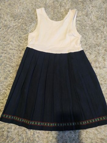 Robe bleue marine et blanc rosé Taille estimée 4 ans.