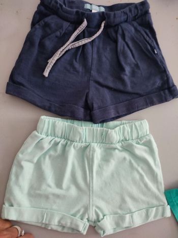 #kytie18moisgarcon. 2 shorts taille 18 mois