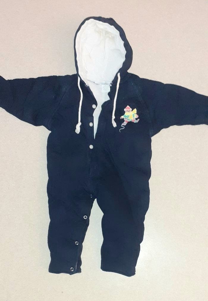 combi pilote à capuche garçon  24 mois  bleu marine parfait etat