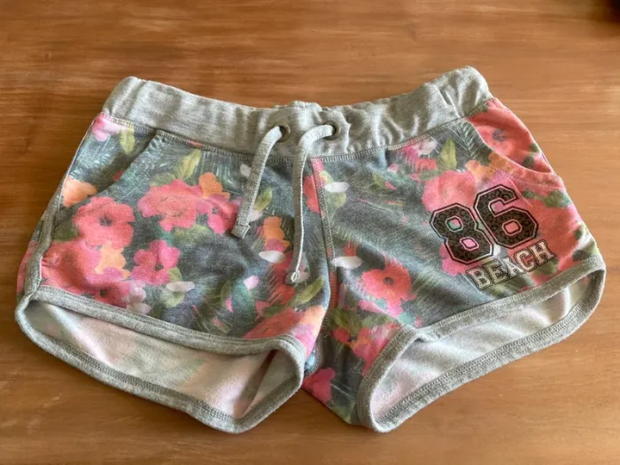 Short fleuri