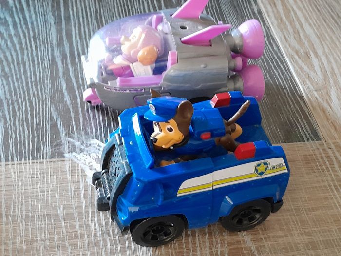 Lot 4  véhicule - photo numéro 2