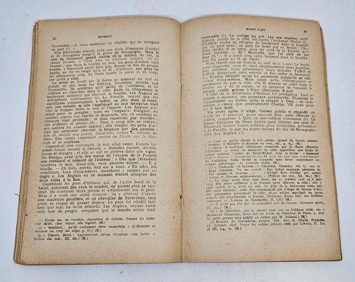 Ancien livre.
"Histoire de France. Jeanne d'Arc", de J. Michelet.
96 pages.
En l'état - photo numéro 4