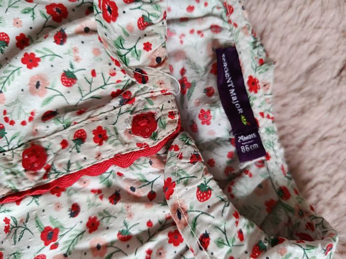 Blouse fraise - taille 24 mois - photo numéro 2