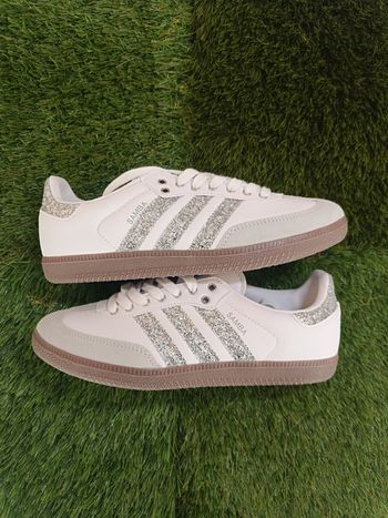 Adidas Samba blanches et argentées taille 39 1/3