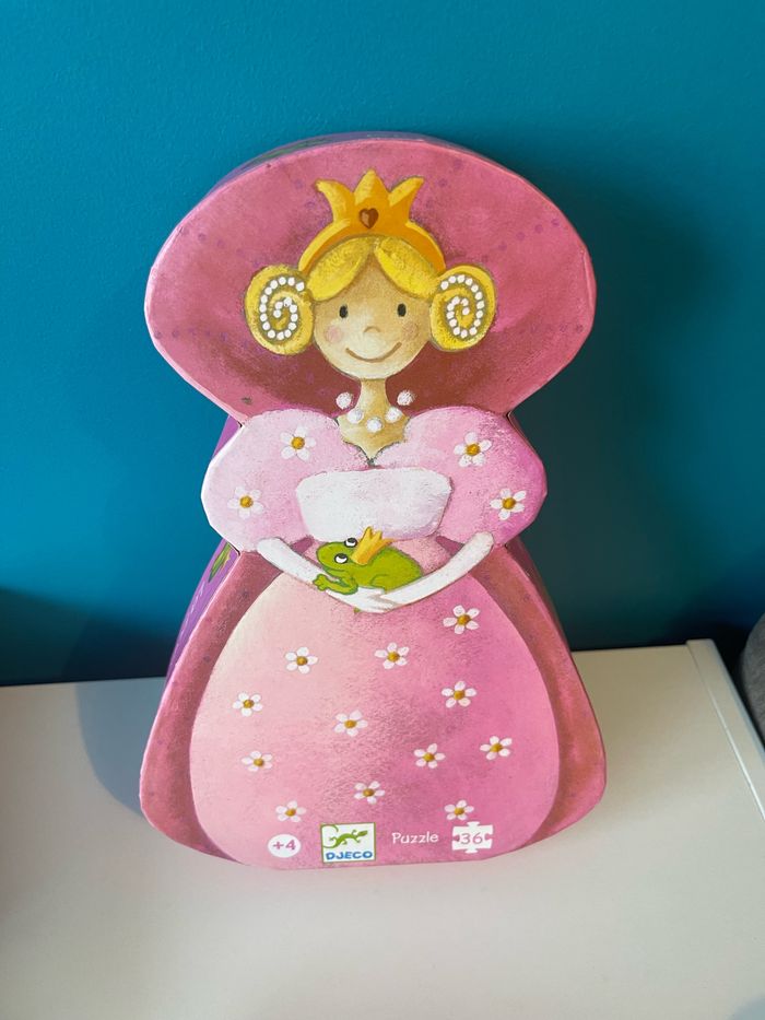 Beau puzzle 36 pièces djeco la princesse et la grenouille