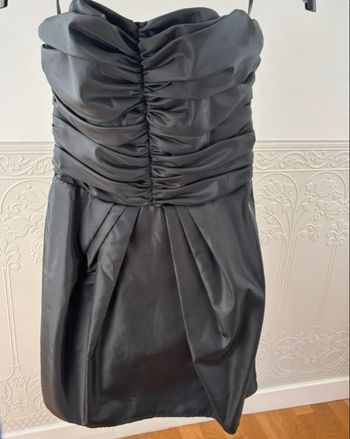 Robe noire satinée drapée - Fermeture au dos