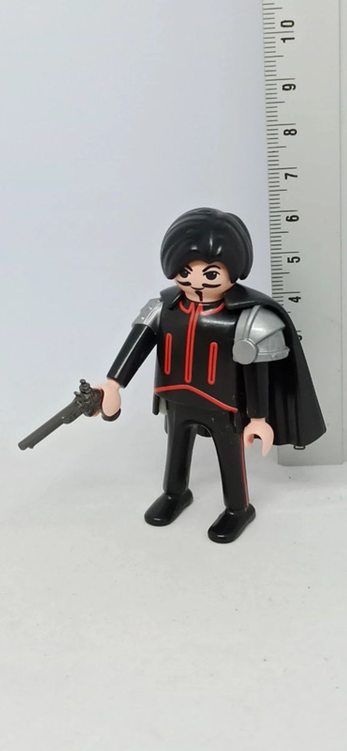 Homme mousquetaire super 4 avec cape noire playmobil