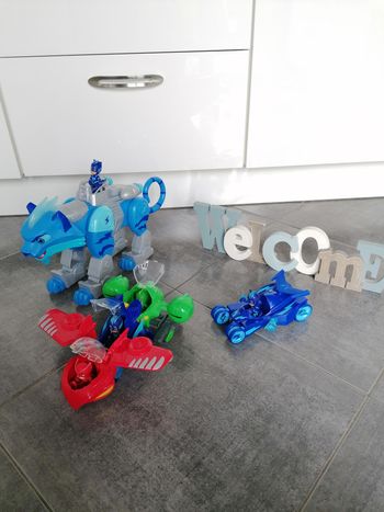 Lot pyjamasques :  chat lion, lumiere son avance, 3 vaisseaux qui s'emboîtent et une voiture