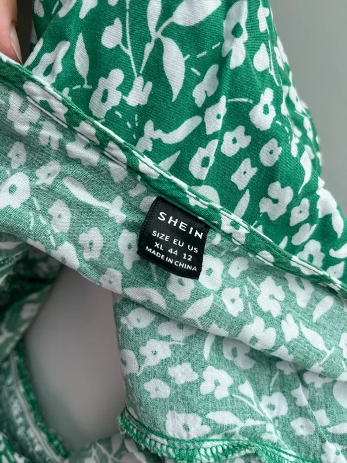 Robe fleurie verte - photo numéro 5
