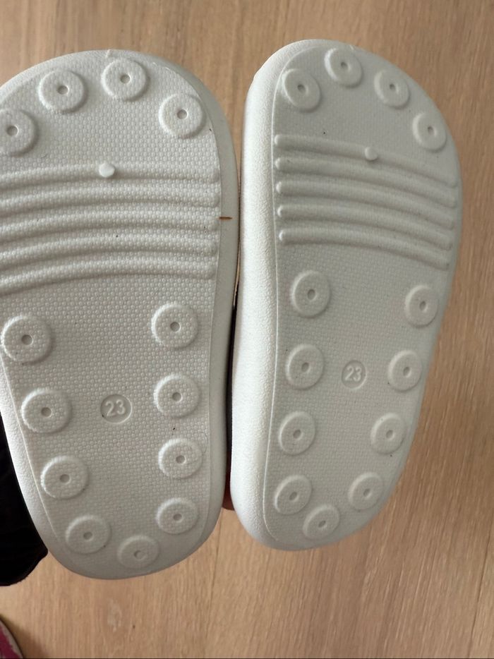 Chaussures neuve taille 25 - photo numéro 2