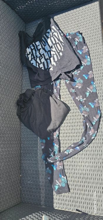 Lot de 3 pièces 2 haut un legging taille 34
