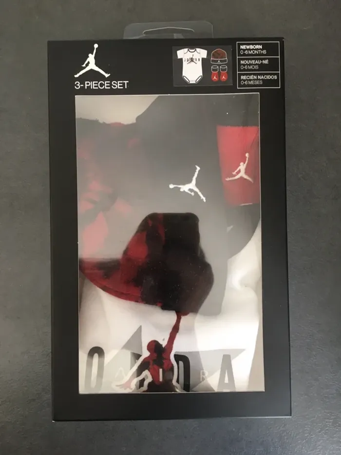 Coffret Jordan body + bonnet + chaussettes 0-6 mois