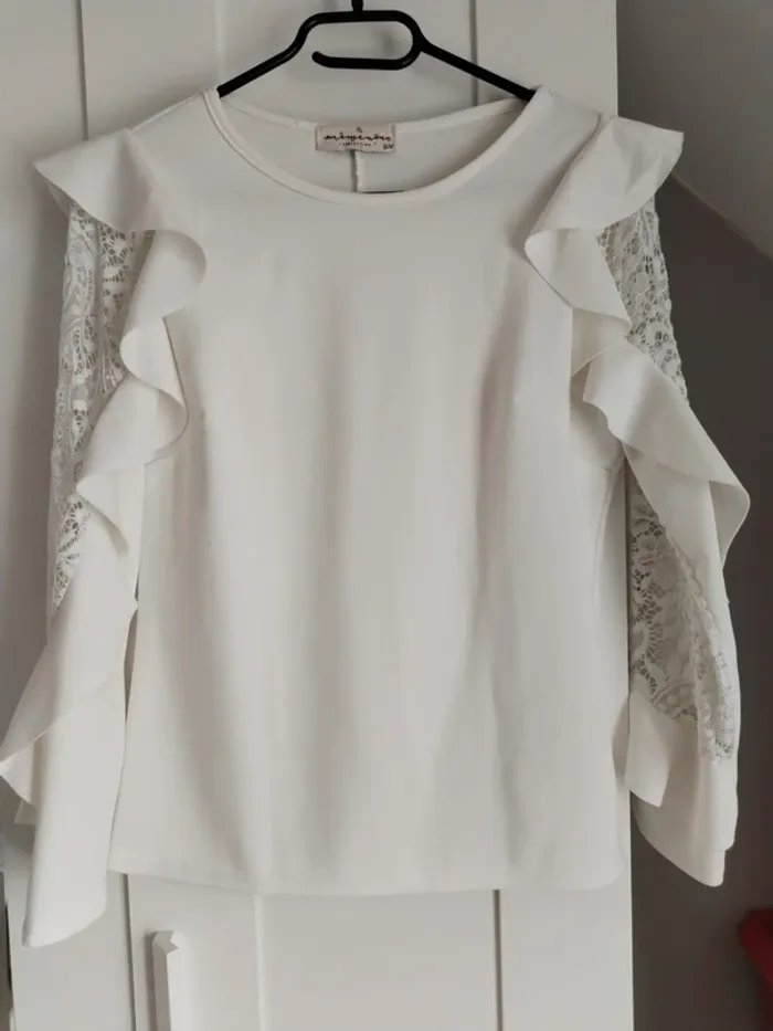 Tee shirt blanc avec dentelle