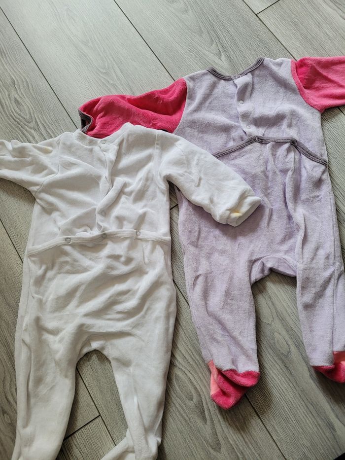 Lot de 2 pyjamas taille 6 mois - photo numéro 2