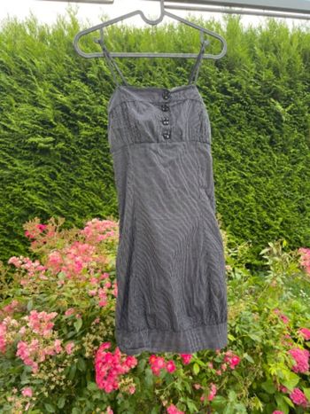 Robe grise courte