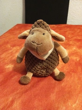 Petit mouton rigolo marron