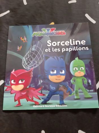 Livre pyjamasques "sorceline et les papillons"