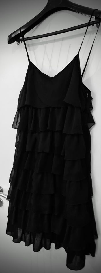 T. 40 (L) - Robe GUESS noire