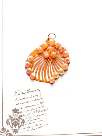 Magnifique pendentif orange original