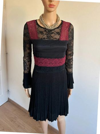 Robe noire et bordeaux en dentelle Morgan taille XS jamais portée