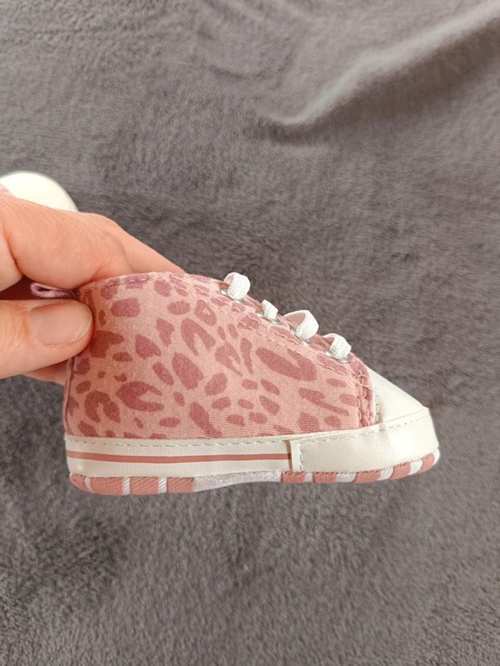 Chaussures style baskets bébé Fille motif léopard Pointure 18/19 - photo numéro 10