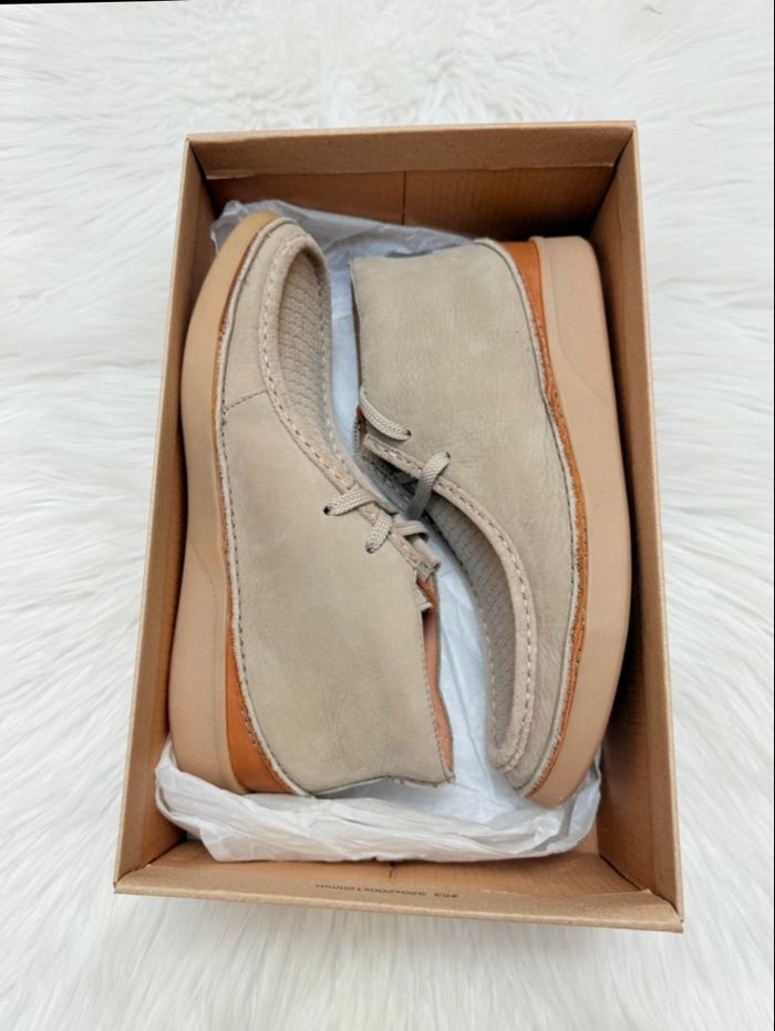 Chaussures Clarks Oakland Mid – Taille 39,5 – Cuir beige – Neuves avec boîte - photo numéro 4
