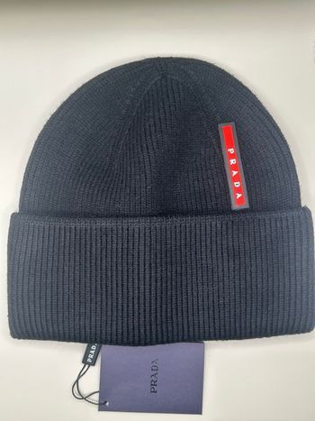Bonnet prada noir