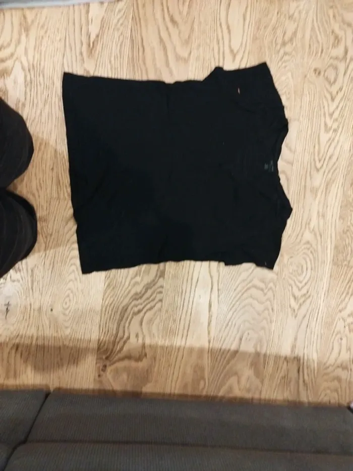 T-shirt noir simple