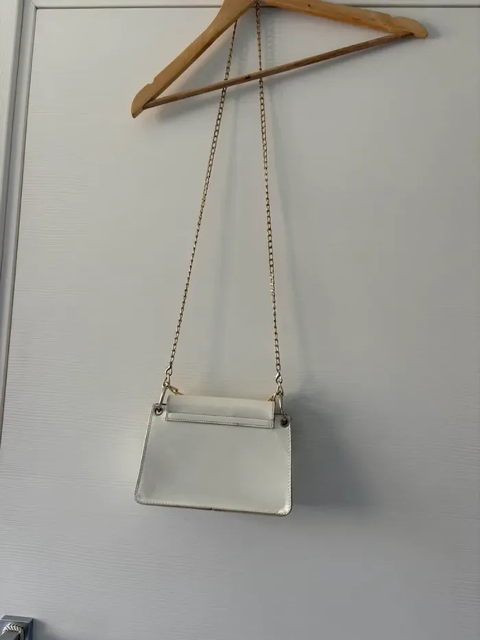 🔹 Petit sac blanc à bandoulière chaîne dorée – Chic & minimaliste 🔹 - photo numéro 3