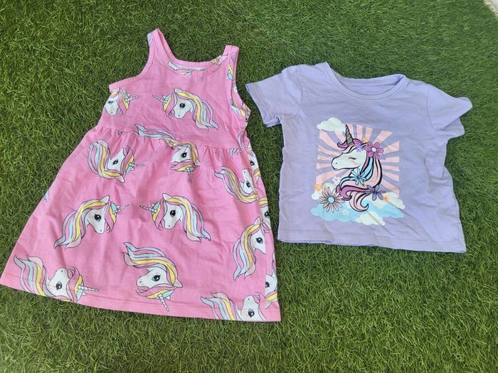 Lot robe et t shirt licorne.